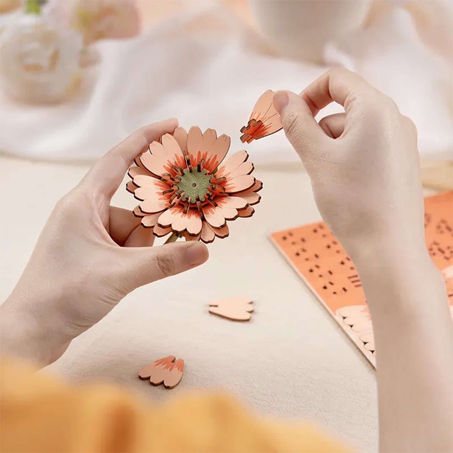 Rolife - Wooden Flowers - Gerbera Light Orange