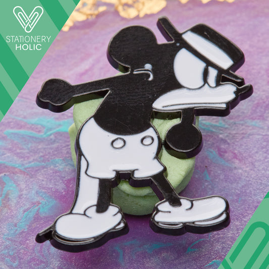 UB - Pin - Mickey Mouse B&W Enojado